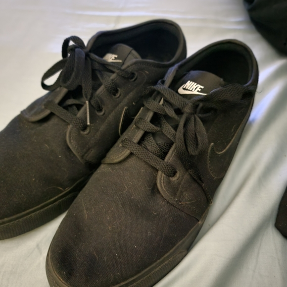 Canvas low top nikes - Picture 1 of 2